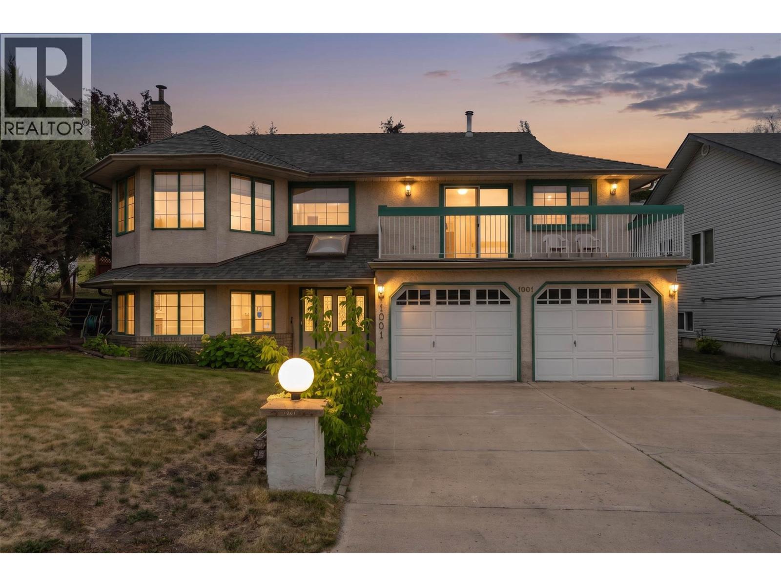 MLS® listing #29973495 for sale located at 1001 Laurel Place