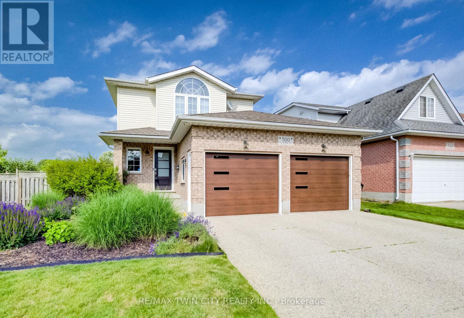 MLS® listing #29977329 for sale located at 500 GLACIER STREET