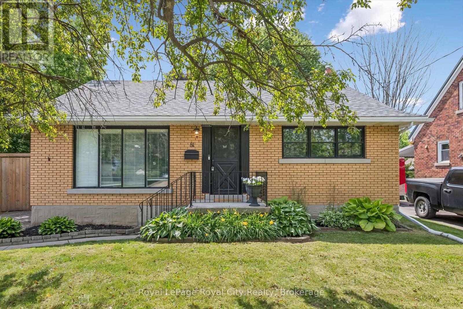 MLS® listing #29978009 for sale located at 81 OXFORD STREET