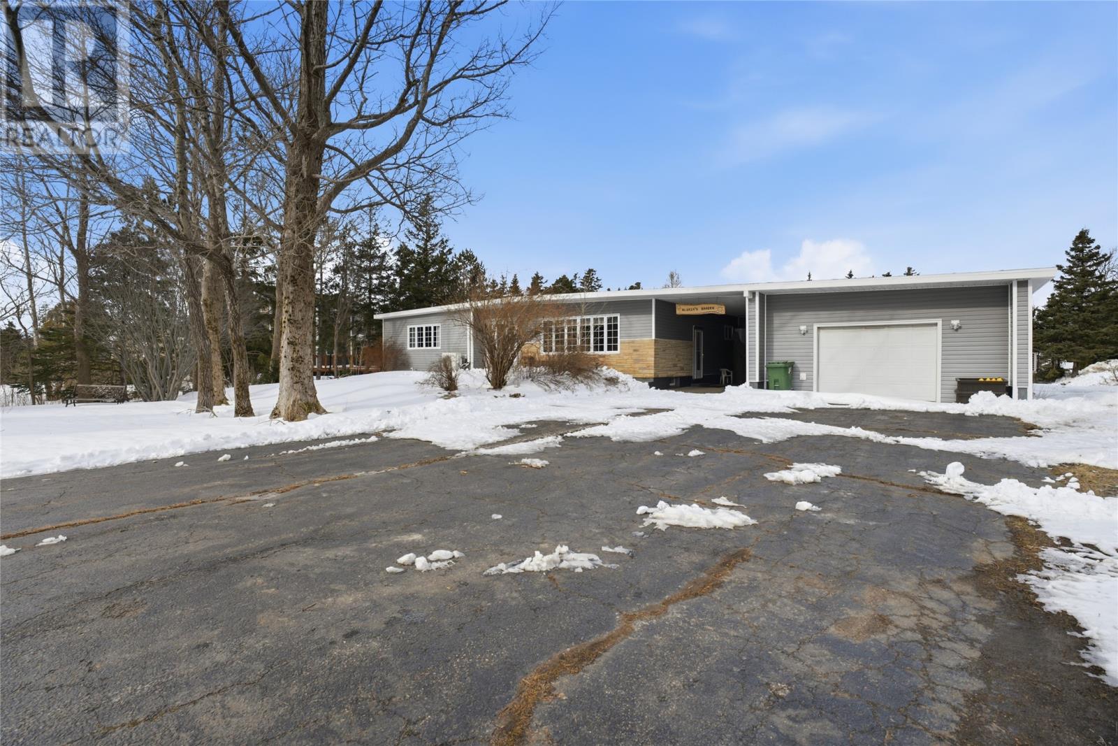 MLS® listing #29979178 for sale located at 214-216 Creston Boulevard