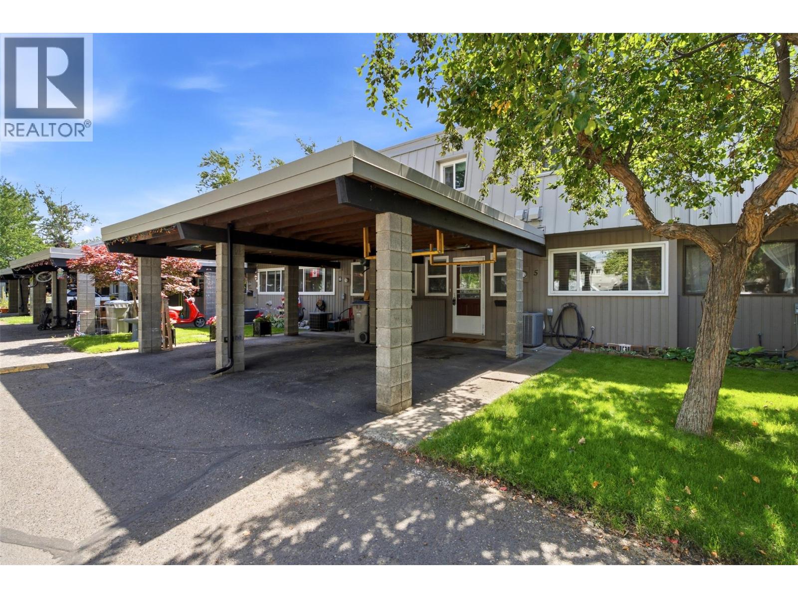 MLS® listing #29980365 for sale located at 249 Kitchener Crescent Unit# 5