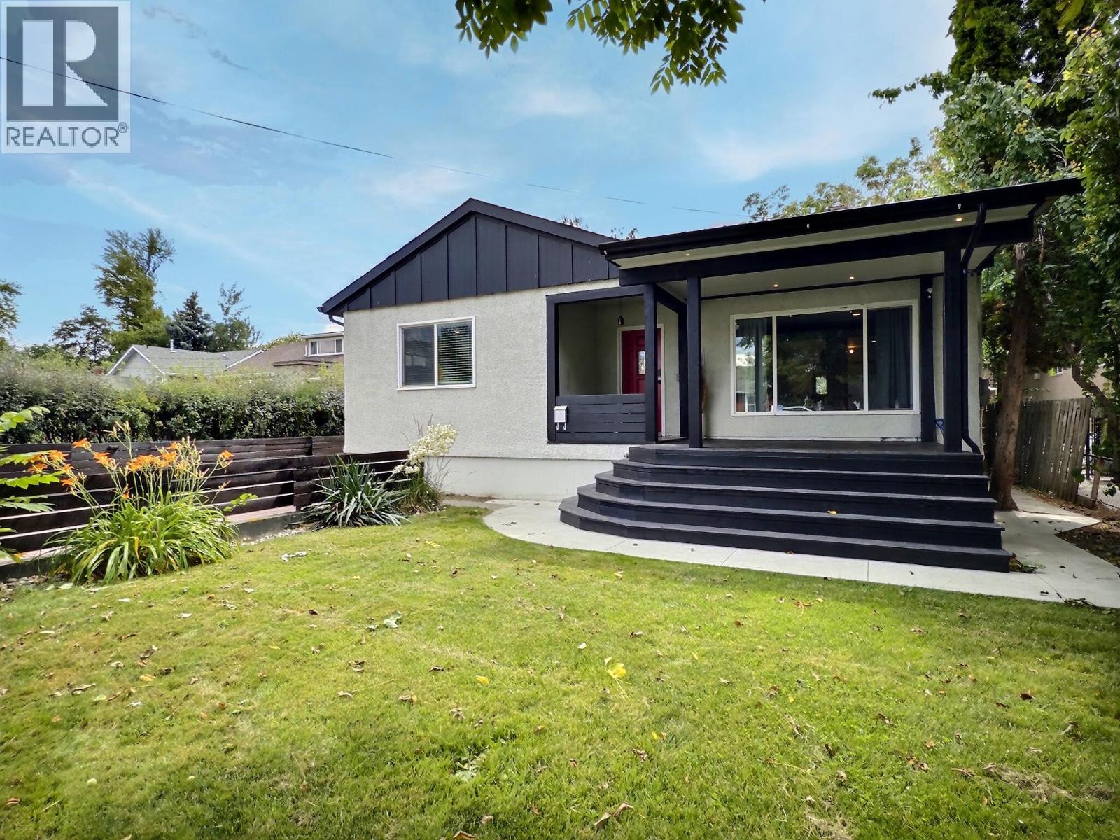 MLS® listing #29980446 for sale located at 327 ROYAL Avenue