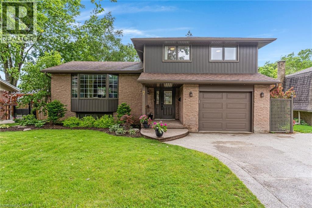 MLS® listing #29980560 for sale located at 7 BLUE HERON Court