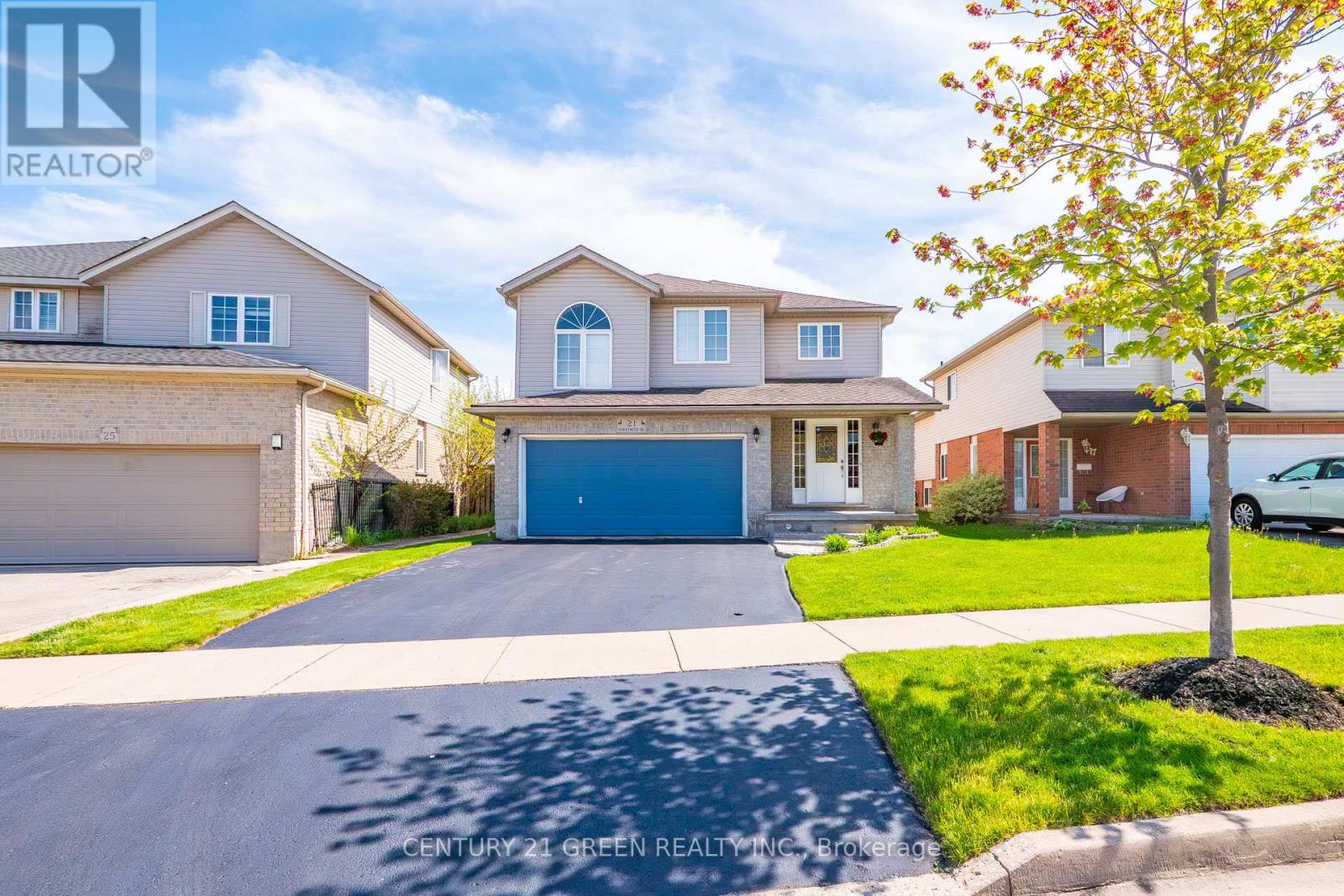 MLS® listing #29981569 for sale located at 21 HAWKSWOOD DRIVE