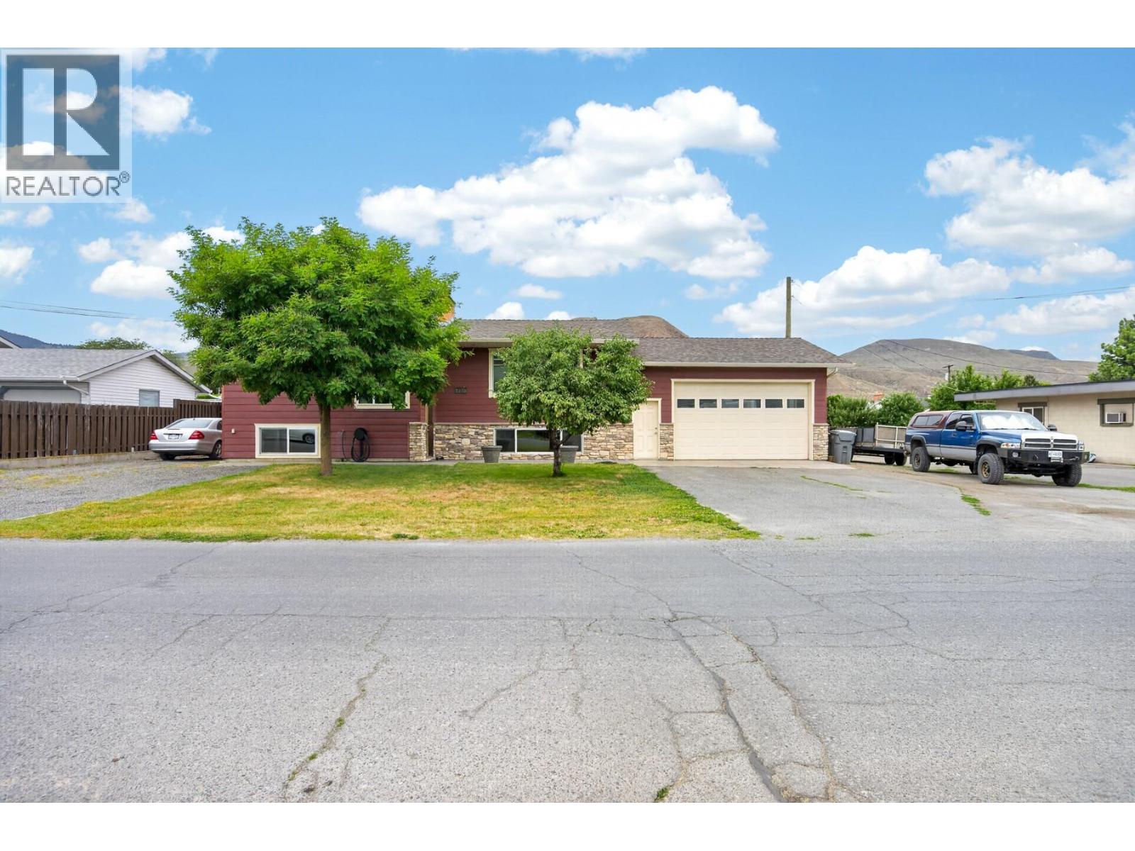 MLS® listing #29982397 for sale located at 2270 Young Avenue
