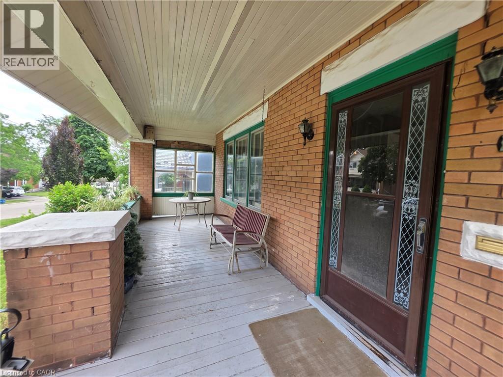MLS® listing #29983382 for sale located at 20 FAIRVIEW Avenue