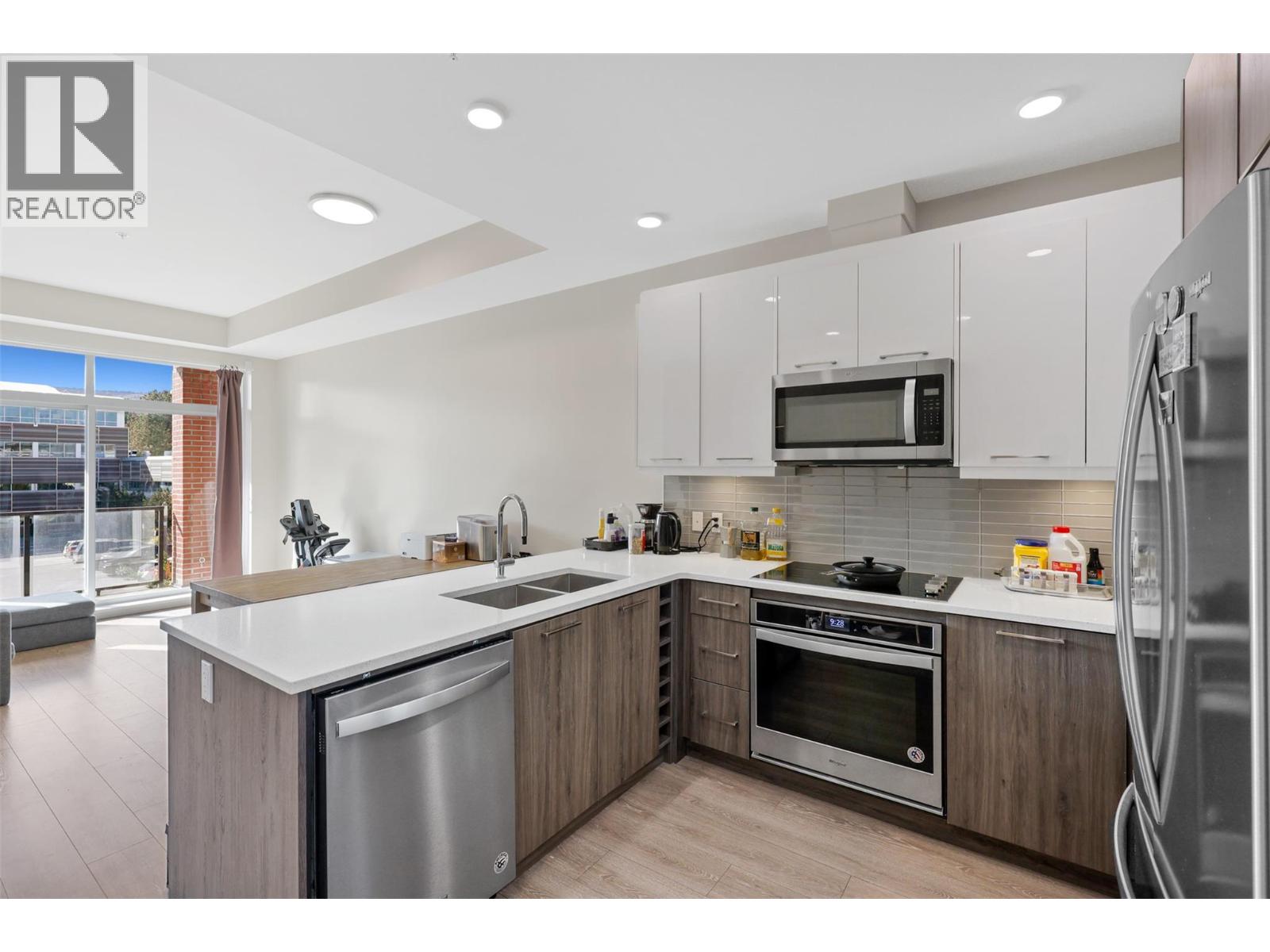 MLS® listing #29984524 for sale located at 885 University Drive Unit# 308