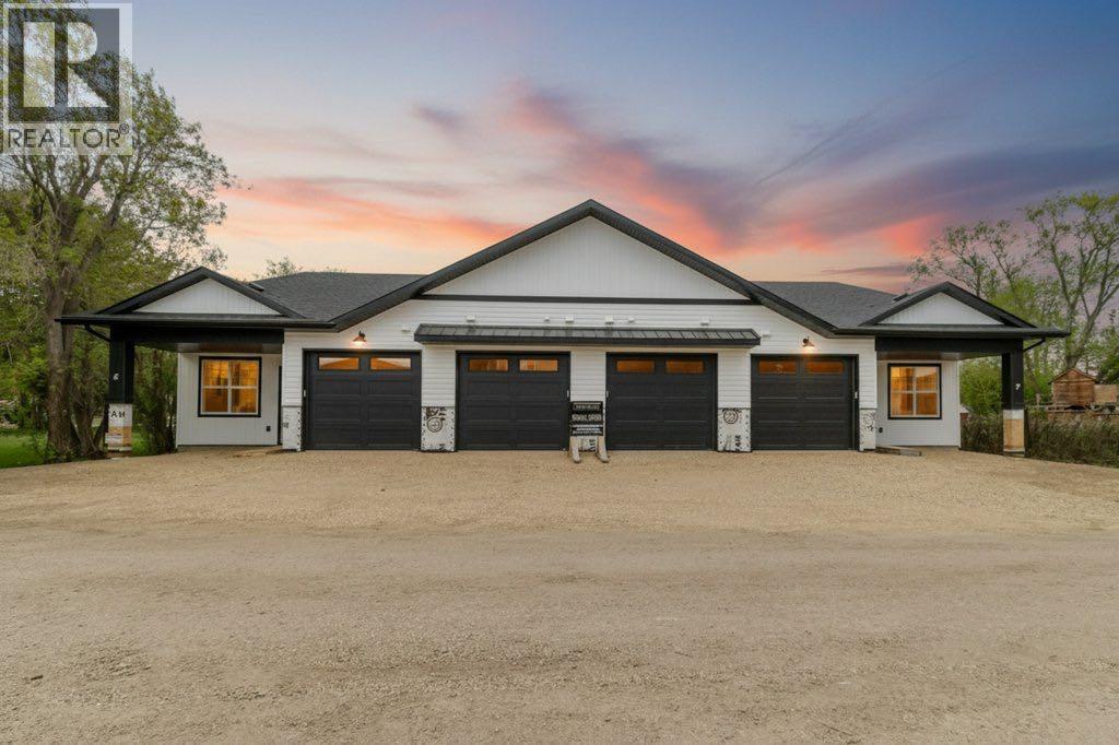 MLS® listing #29986373 for sale located at 5, 5463 55 Avenue