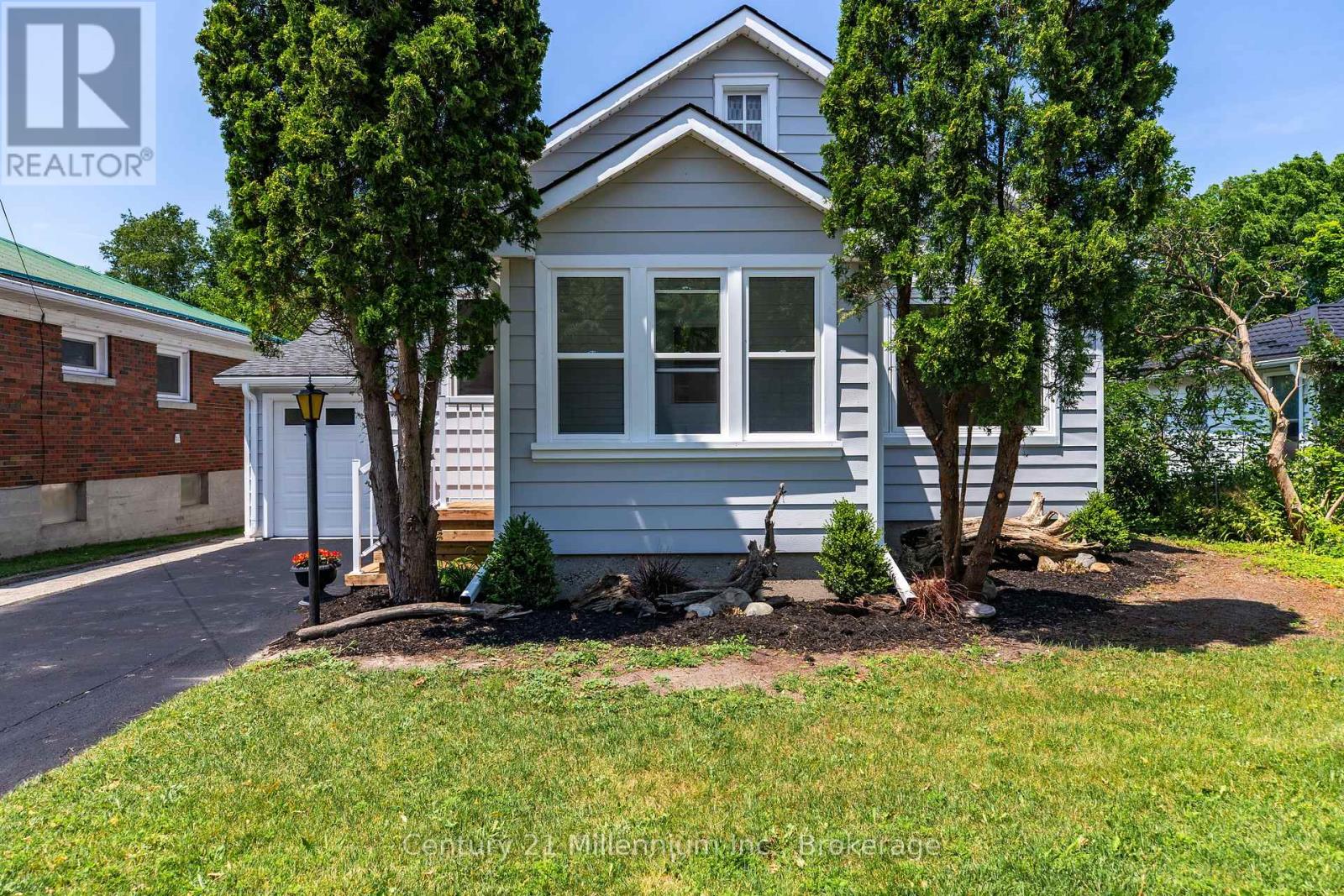 MLS® listing #29986518 for sale located at 902 HURON TERRACE