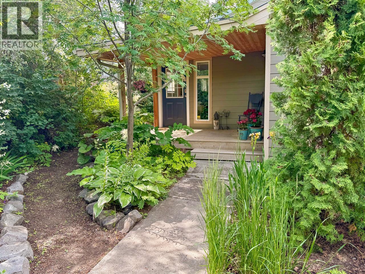 MLS® listing #29988773 for sale located at 275 THIRD STREET