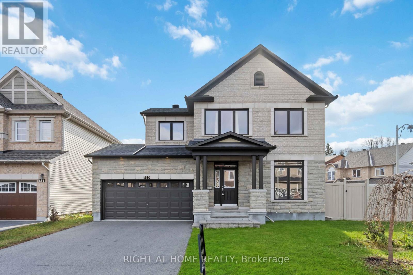 MLS® listing #29988940 for sale located at 135 PIAZZA CIRCLE
