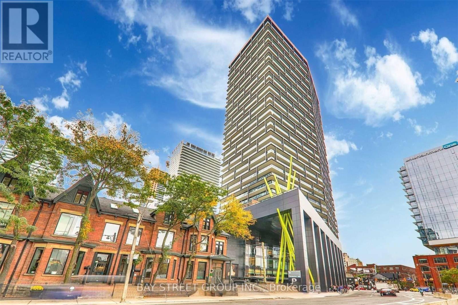 MLS® listing #29988953 for sale located at 904 - 125 PETER STREET