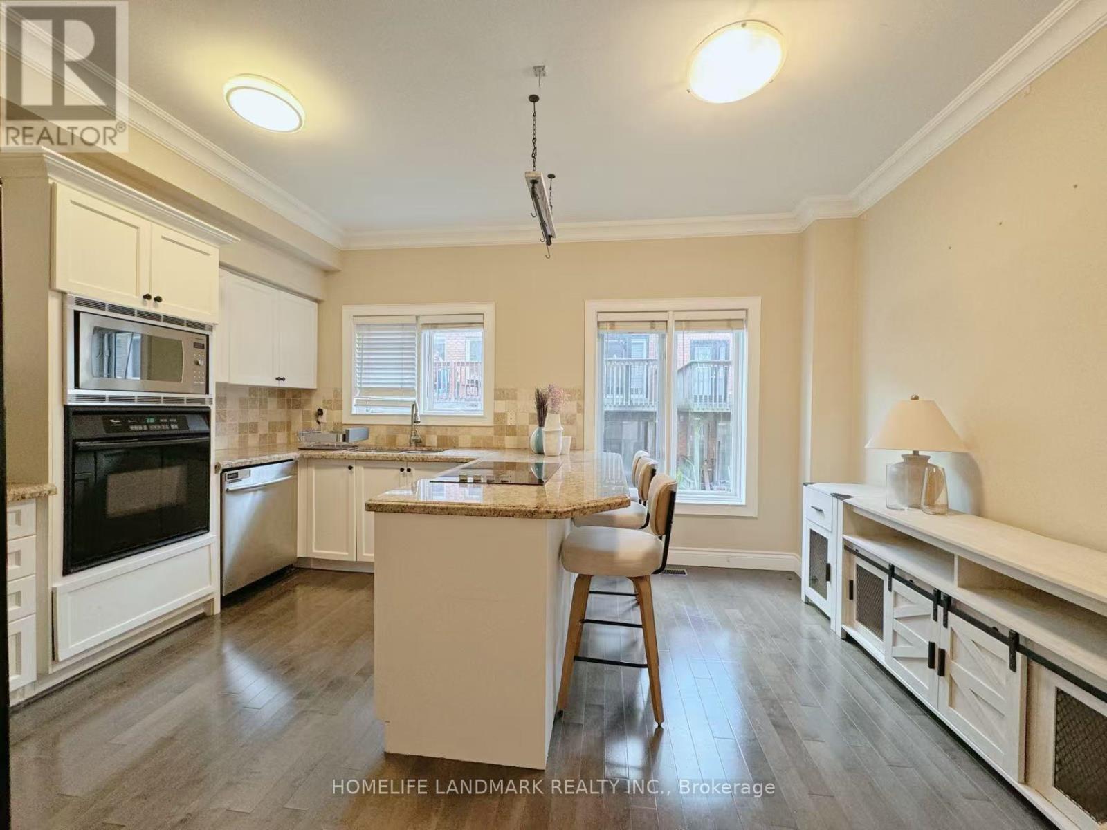MLS® listing #29988968 for sale located at 54 BLUEWATER COURT
