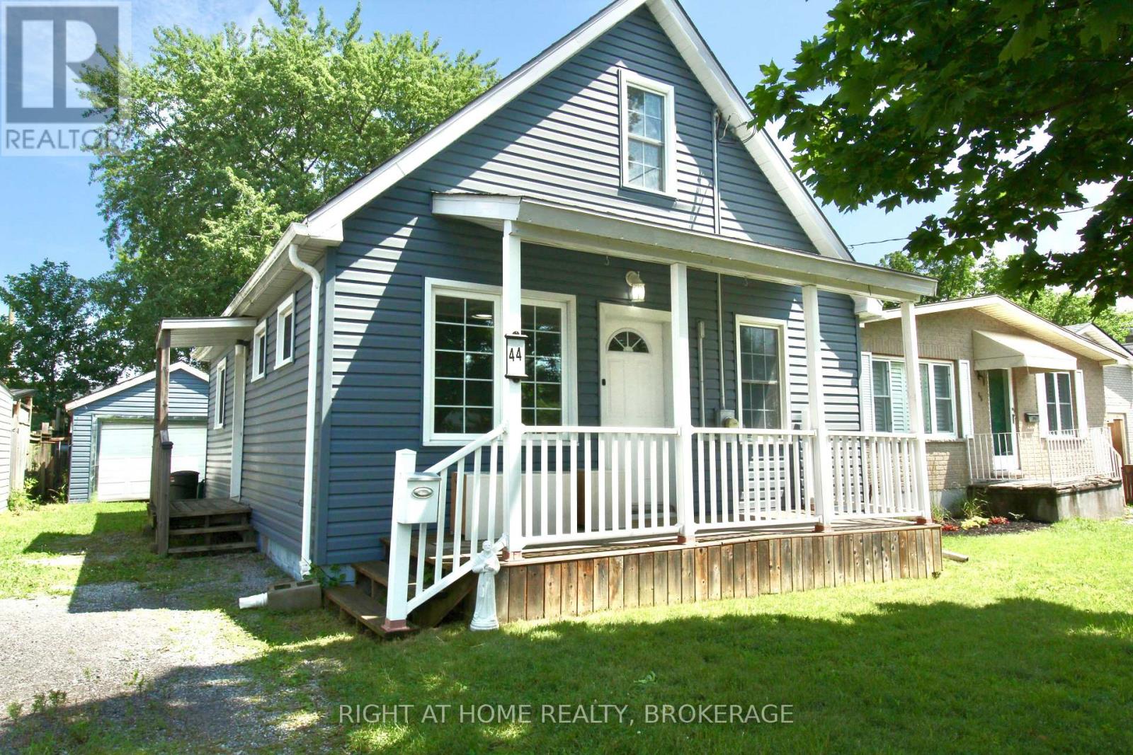MLS® listing #29989086 for sale located at 44 CUMMING STREET