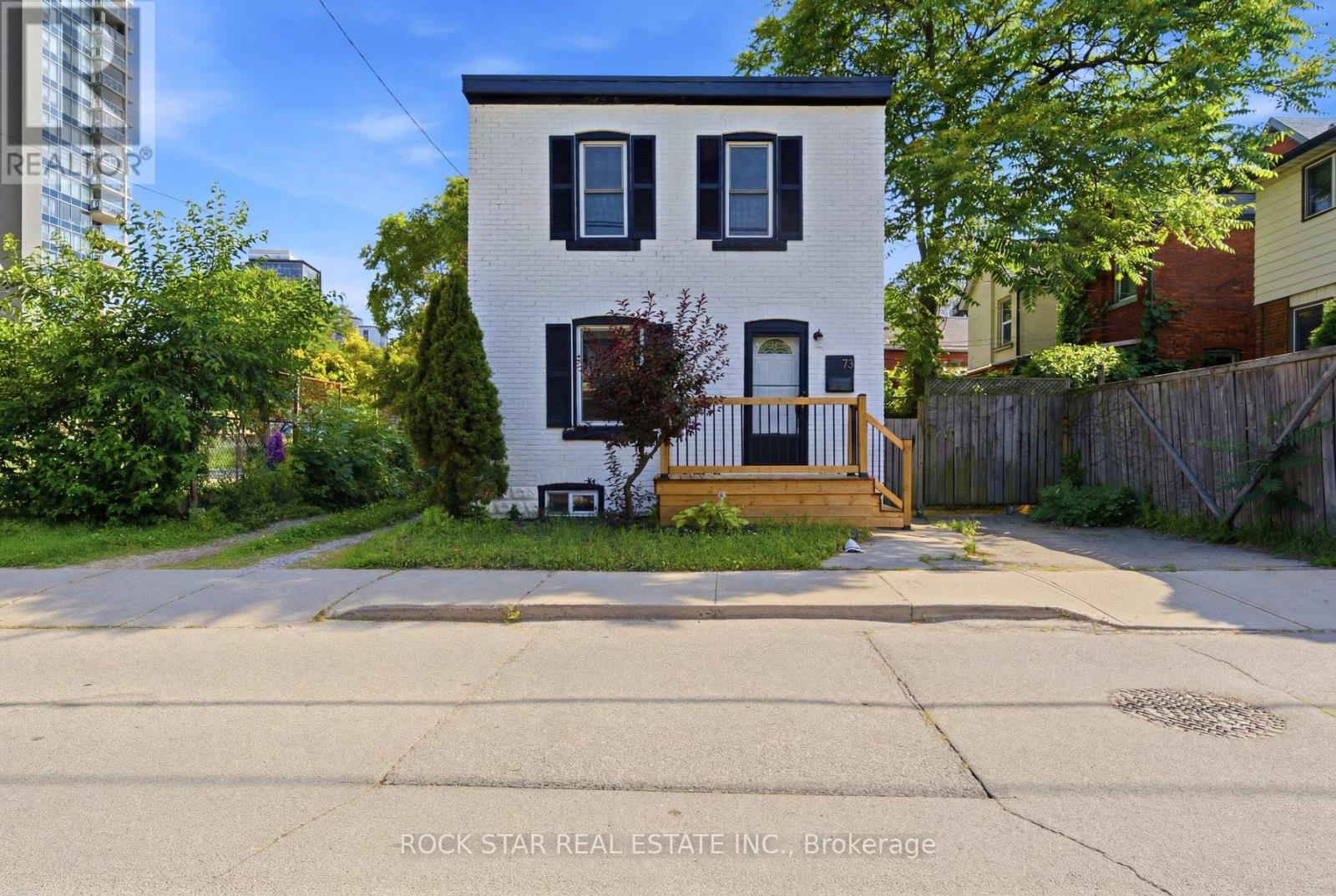 MLS® listing #29989194 for sale located at 73 PETER STREET