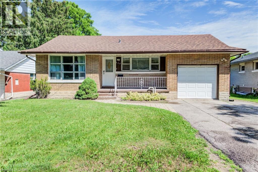 MLS® listing #29989243 for sale located at 139 ELGIN Crescent