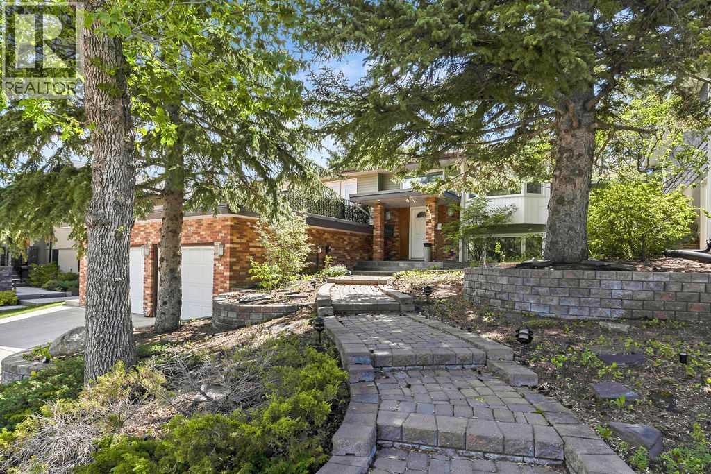 MLS® listing #29989461 for sale located at 2415 Chicoutimi Drive NW