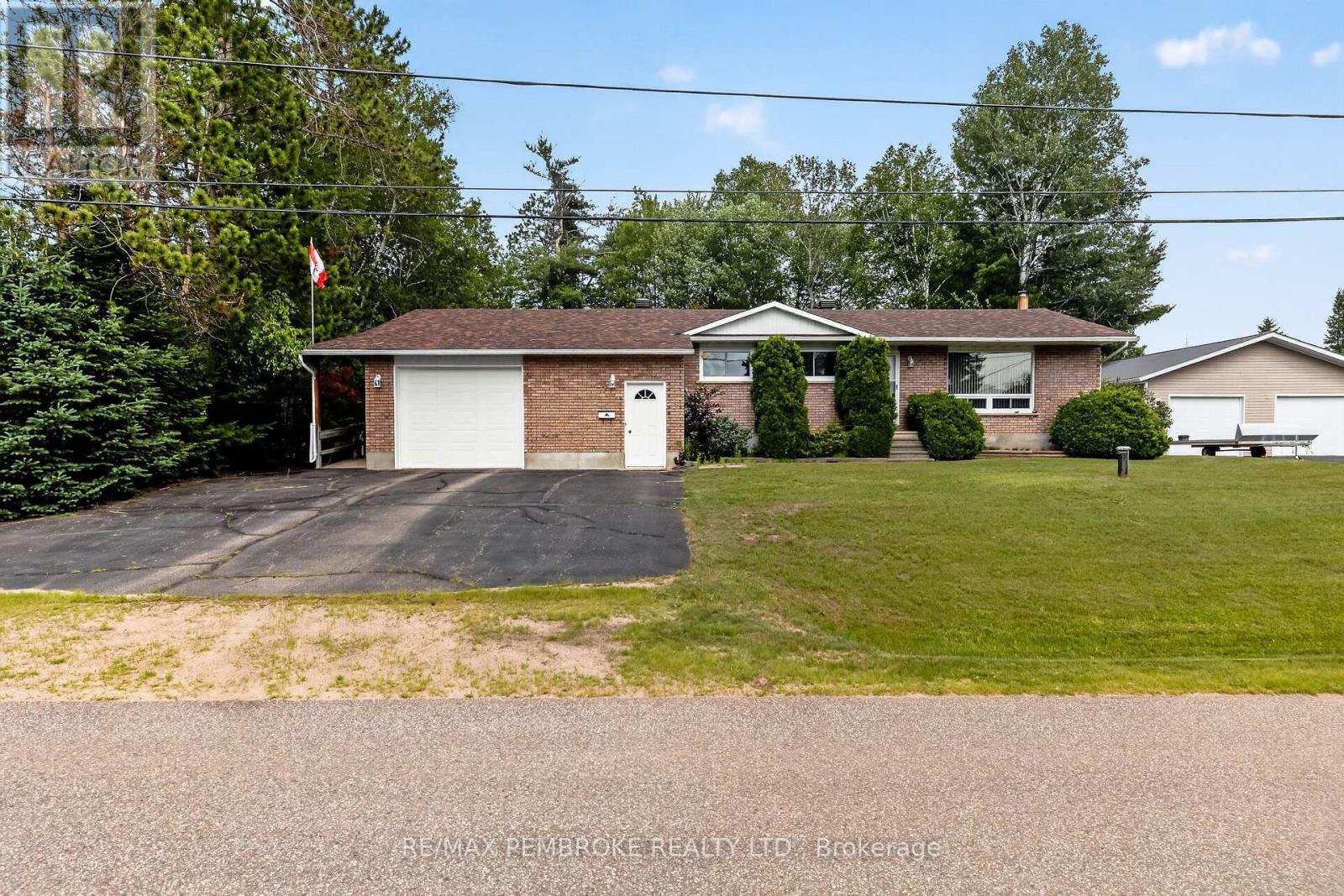 MLS® listing #29989644 for sale located at 7 MARTIN STREET