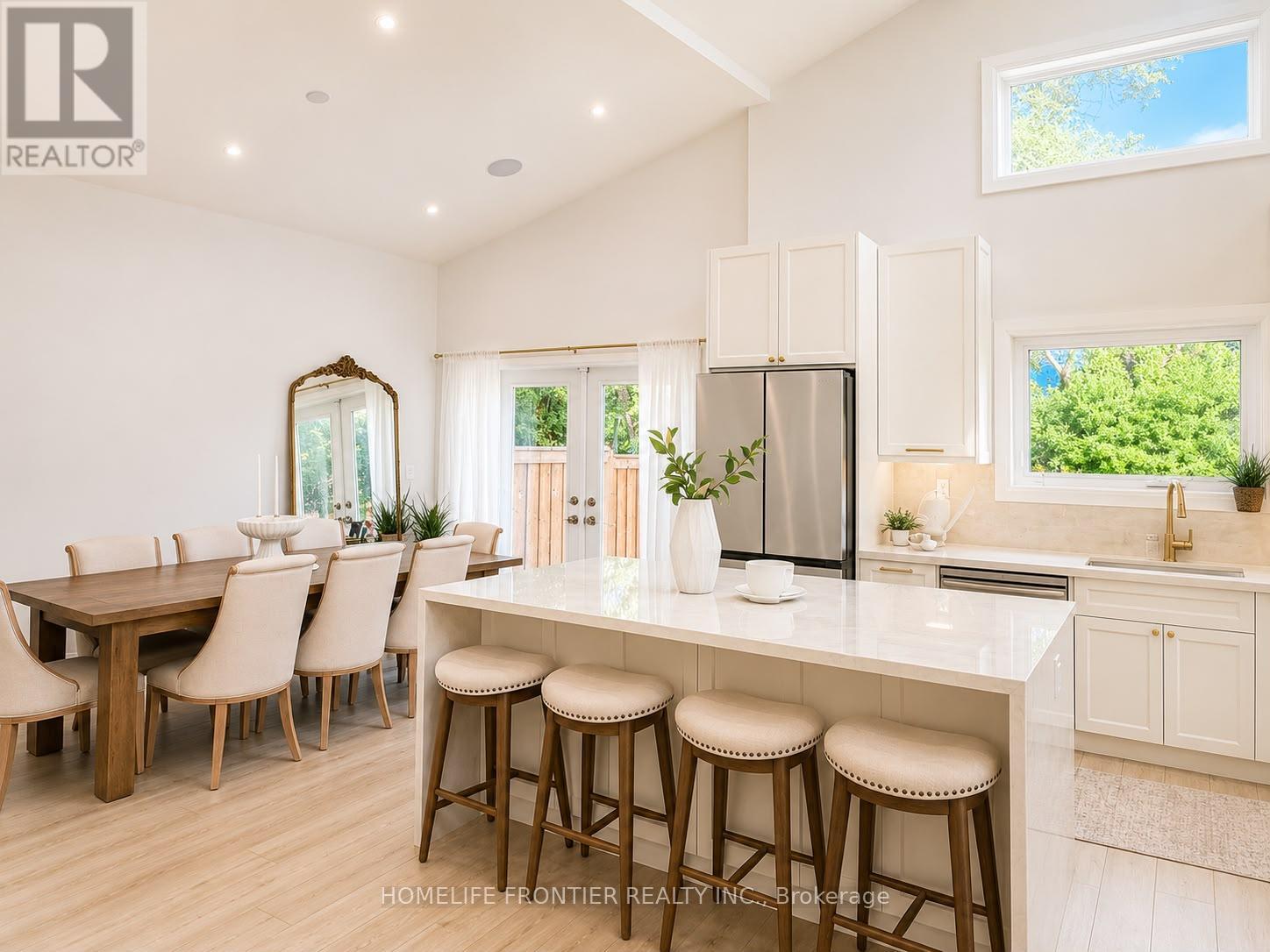 MLS® listing #29989675 for sale located at 2138 TRUSCOTT DRIVE