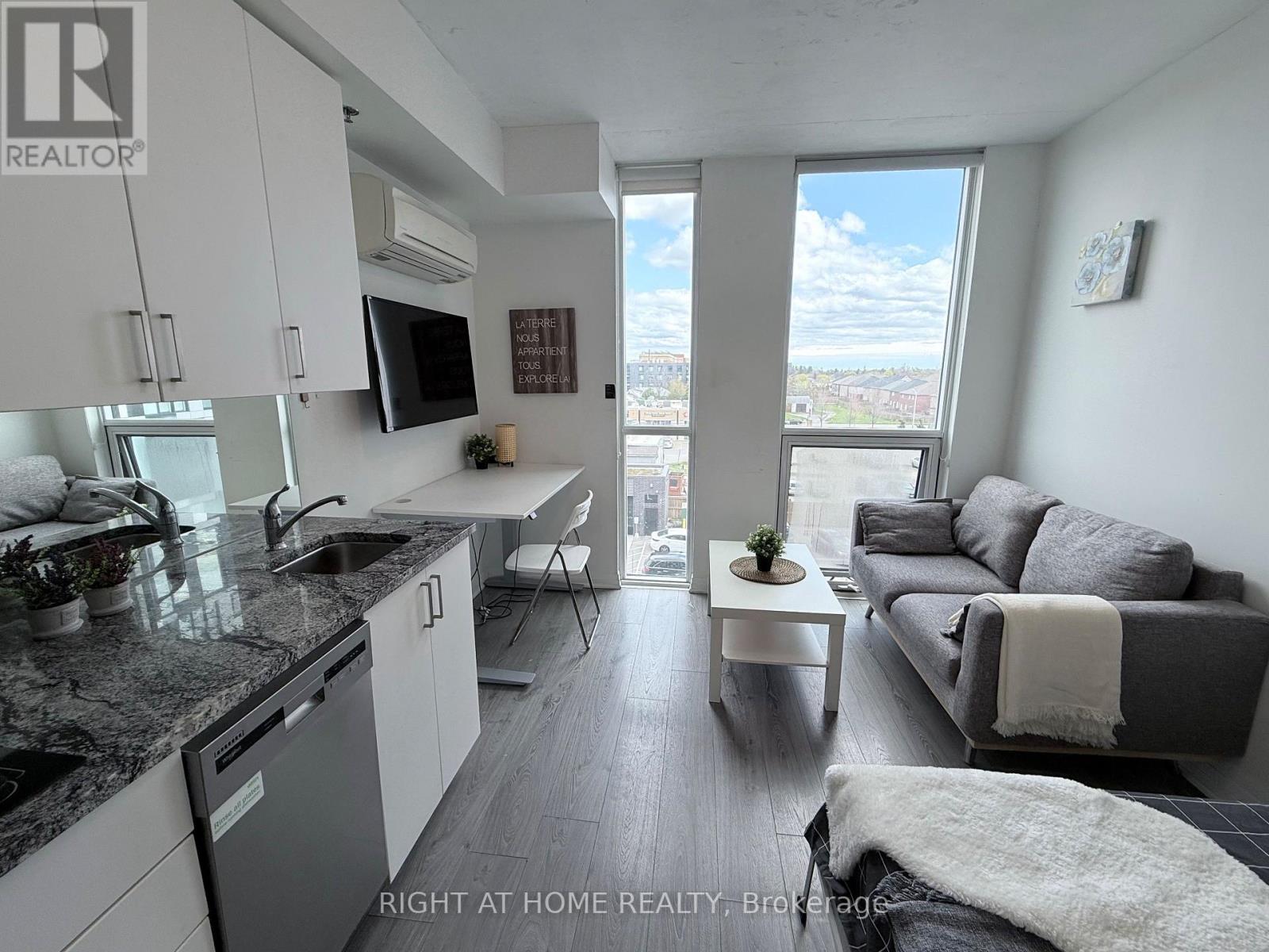 MLS® listing #29989721 for sale located at 441 - 1900 SIMCOE STREET N