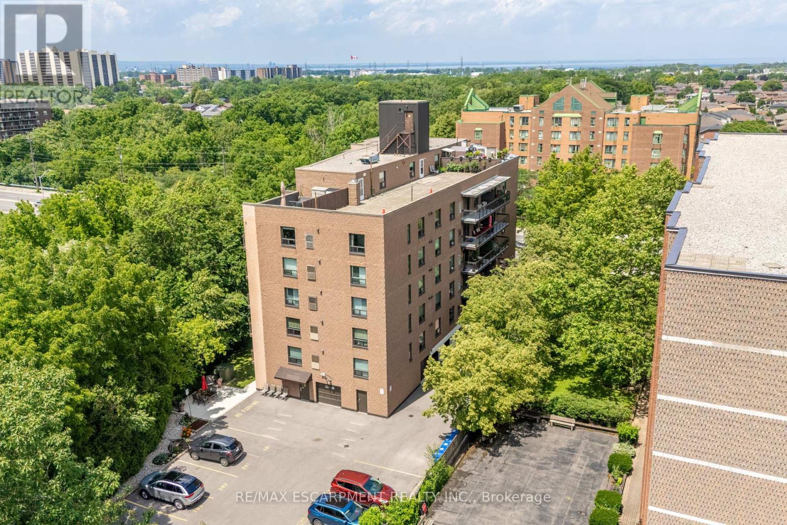 MLS® listing #29989752 for sale located at 204 - 966 QUEENSTON ROAD
