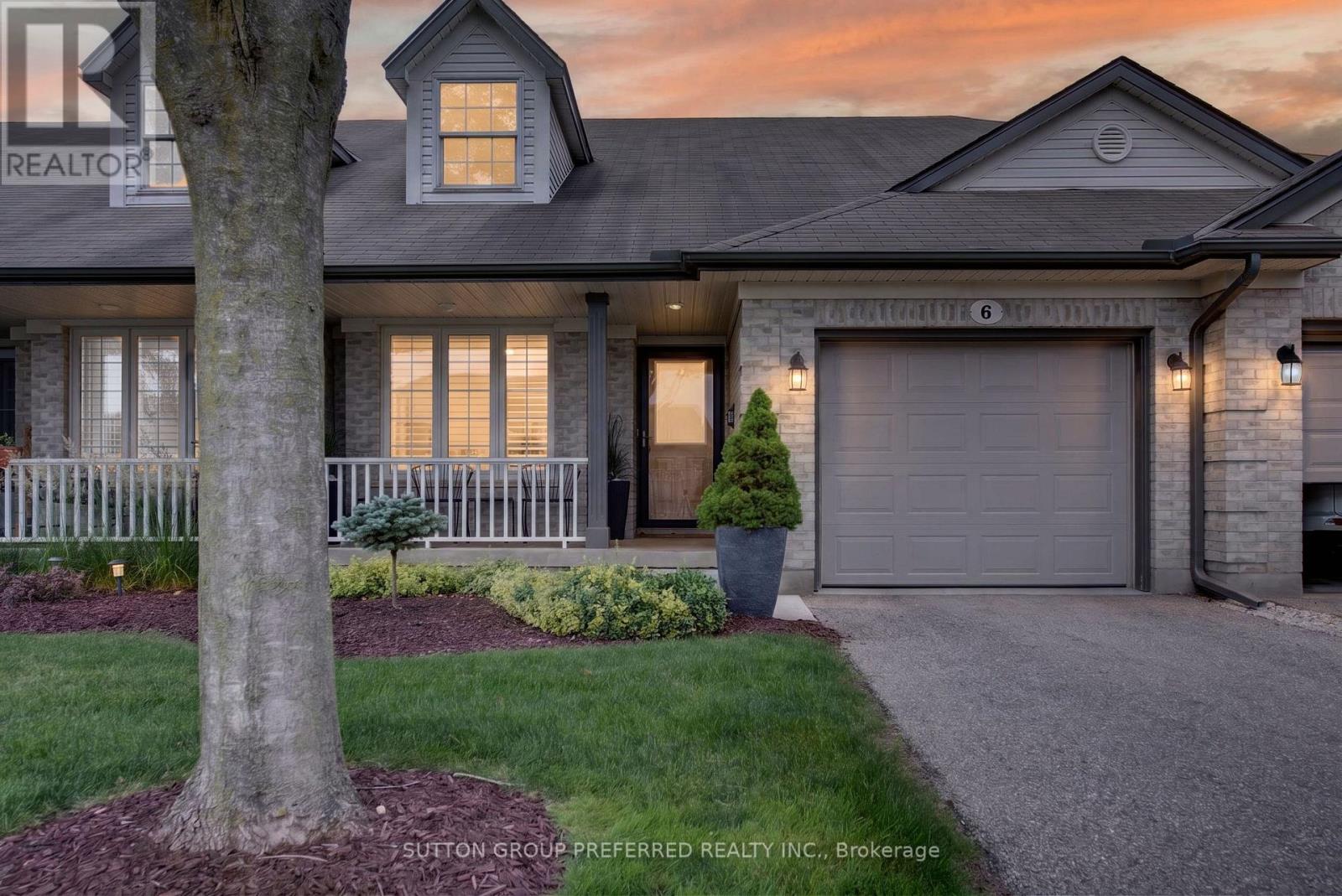 MLS® listing #29989928 for sale located at 6 - 20 WINDEMERE PLACE