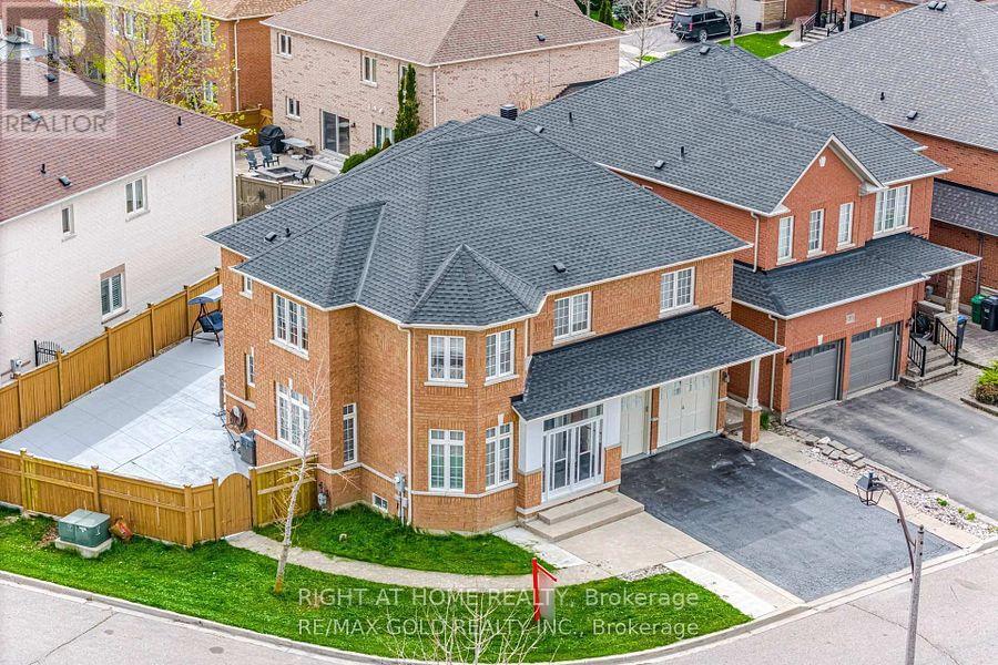 MLS® listing #29990475 for sale located at UPPER UNIT - 29 LAURENTIDE CRESCENT