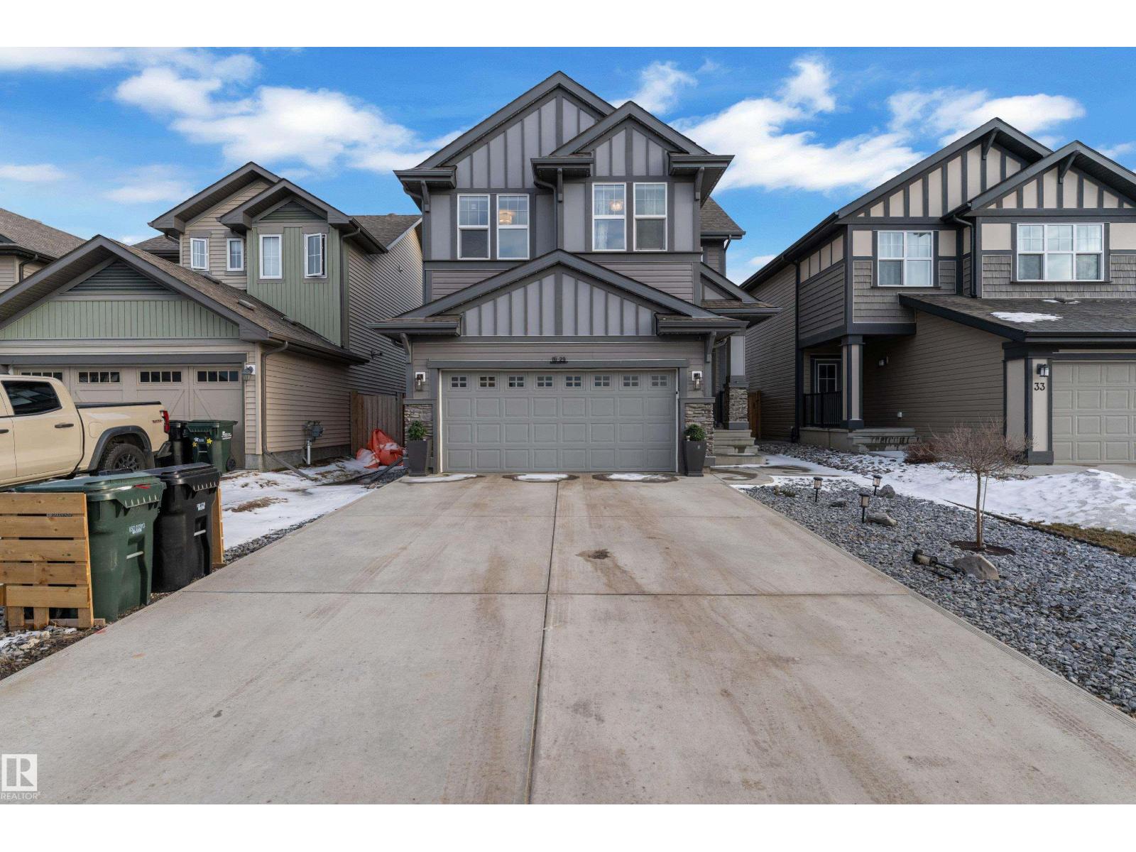 MLS® listing #29990499 for sale located at 29 SUNLAND WY