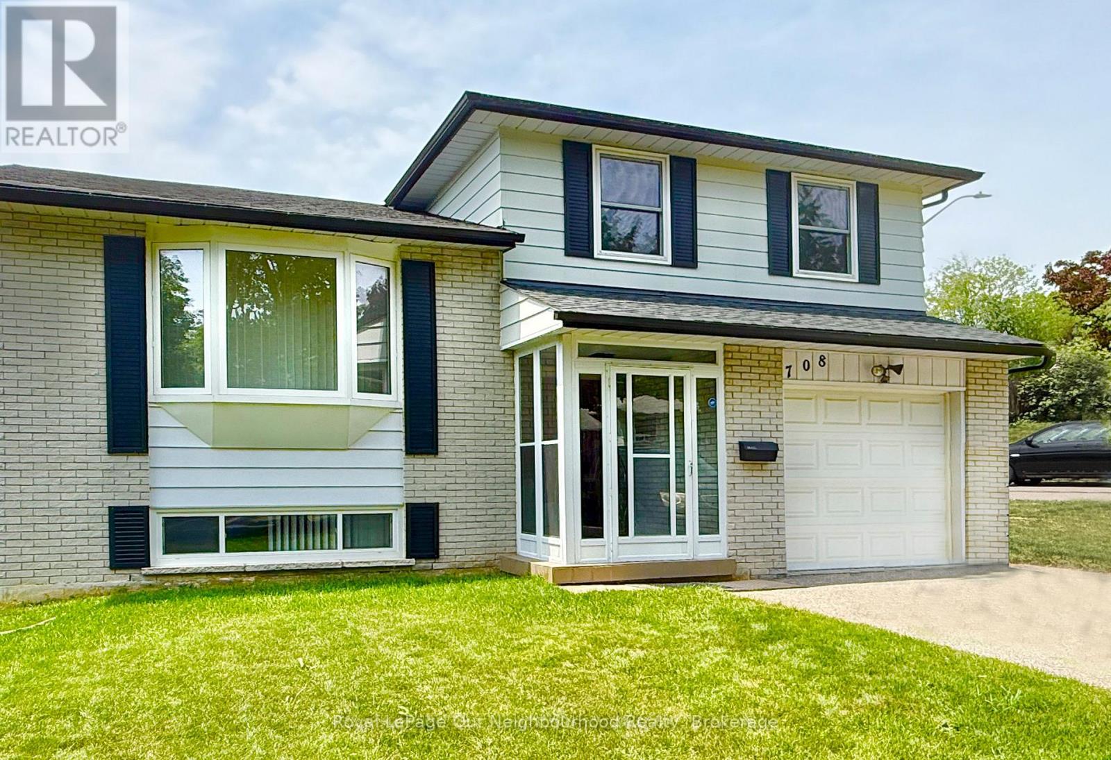 MLS® listing #29990533 for sale located at 708 WAVERLY STREET N