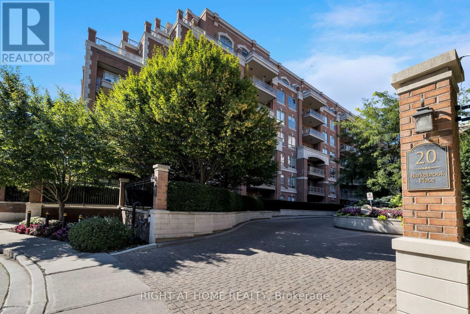 MLS® listing #29990762 for sale located at 306 - 20 BURKEBROOK PLACE