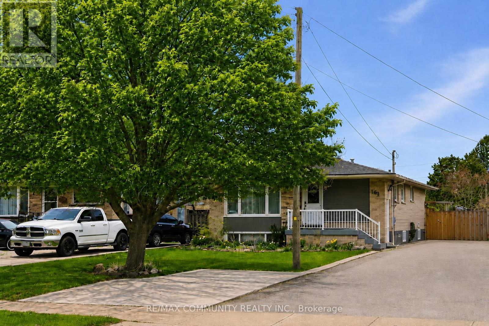 MLS® listing #29990818 for sale located at BSMT - 161 MOHAWK ROAD W