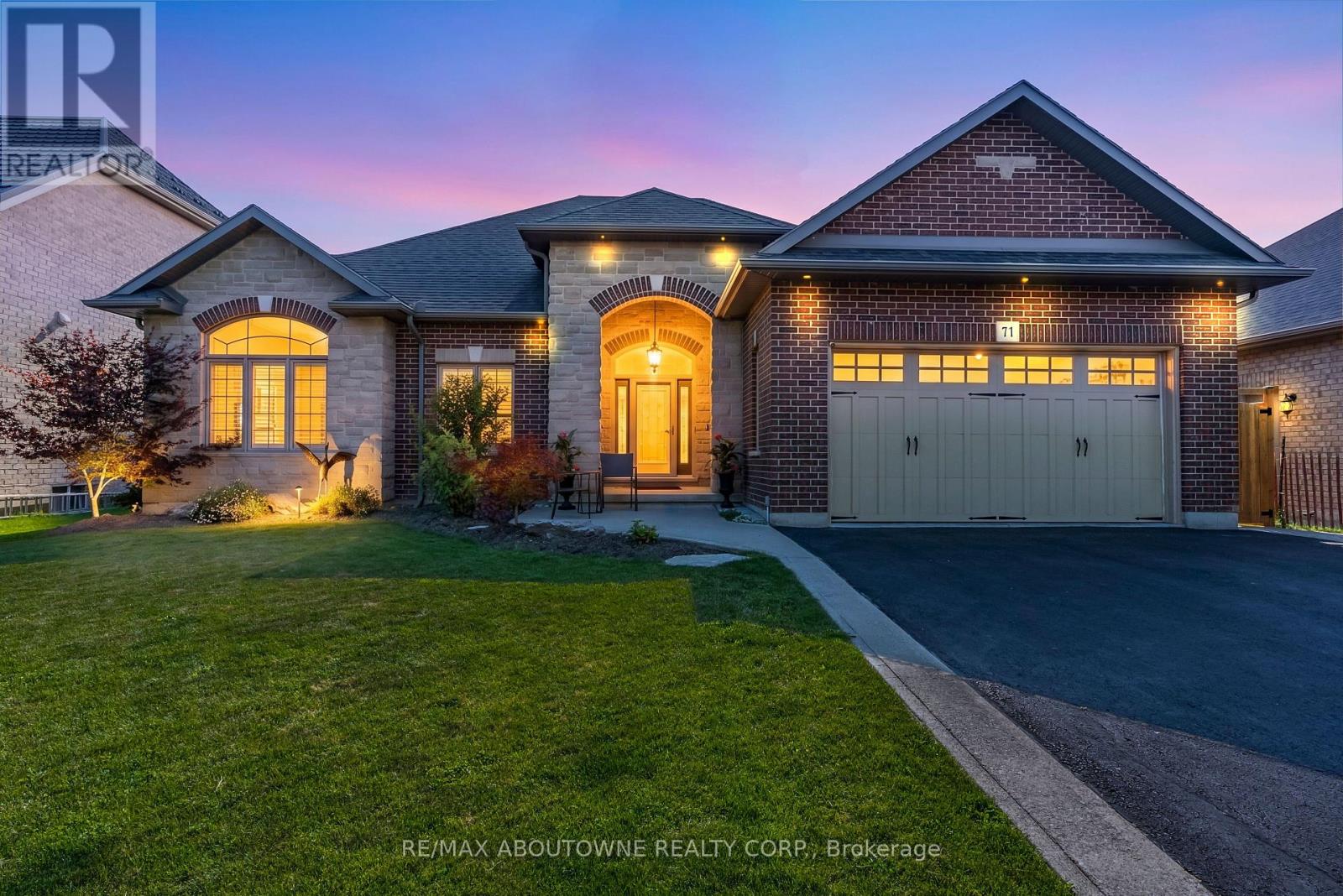 MLS® listing #29990850 for sale located at 71 NEWPORT LANE