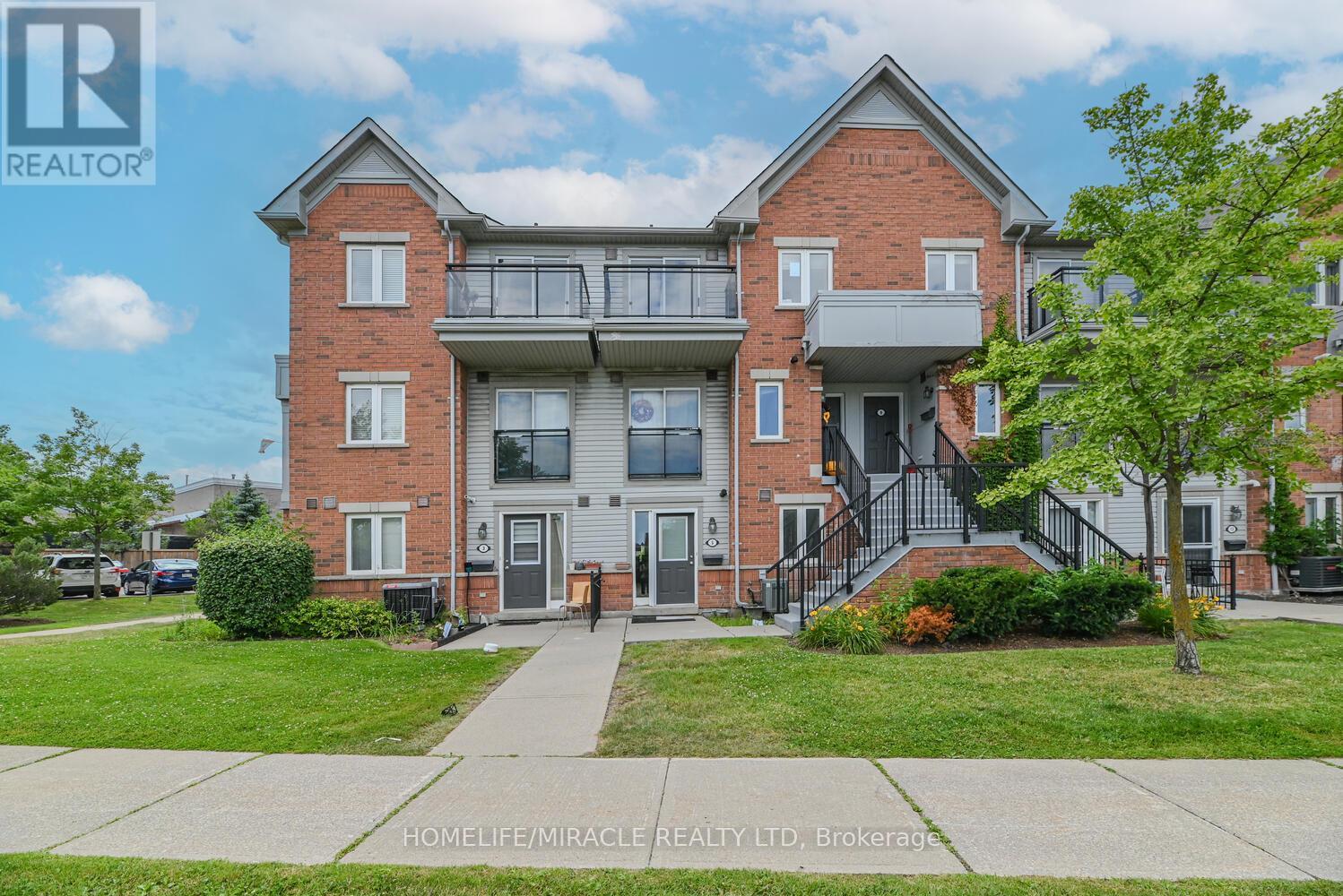 MLS® listing #29990886 for sale located at 5 - 4620 GUILDWOOD WAY