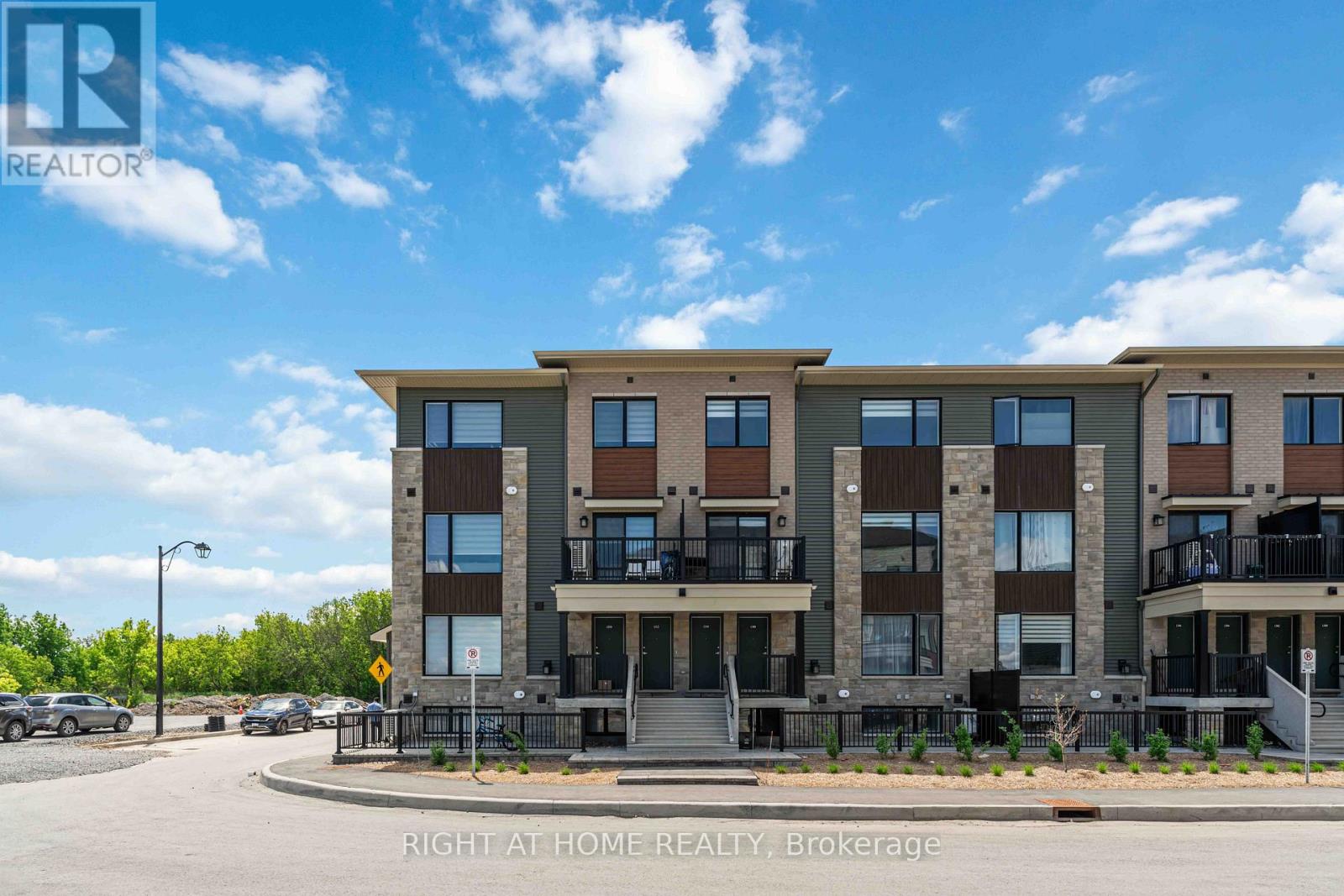 MLS® listing #29990933 for sale located at 1310 CREEKWAY PRIVATE