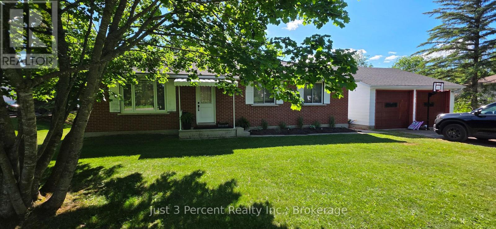 MLS® listing #29991057 for sale located at 2224 FIELDVIEW DRIVE