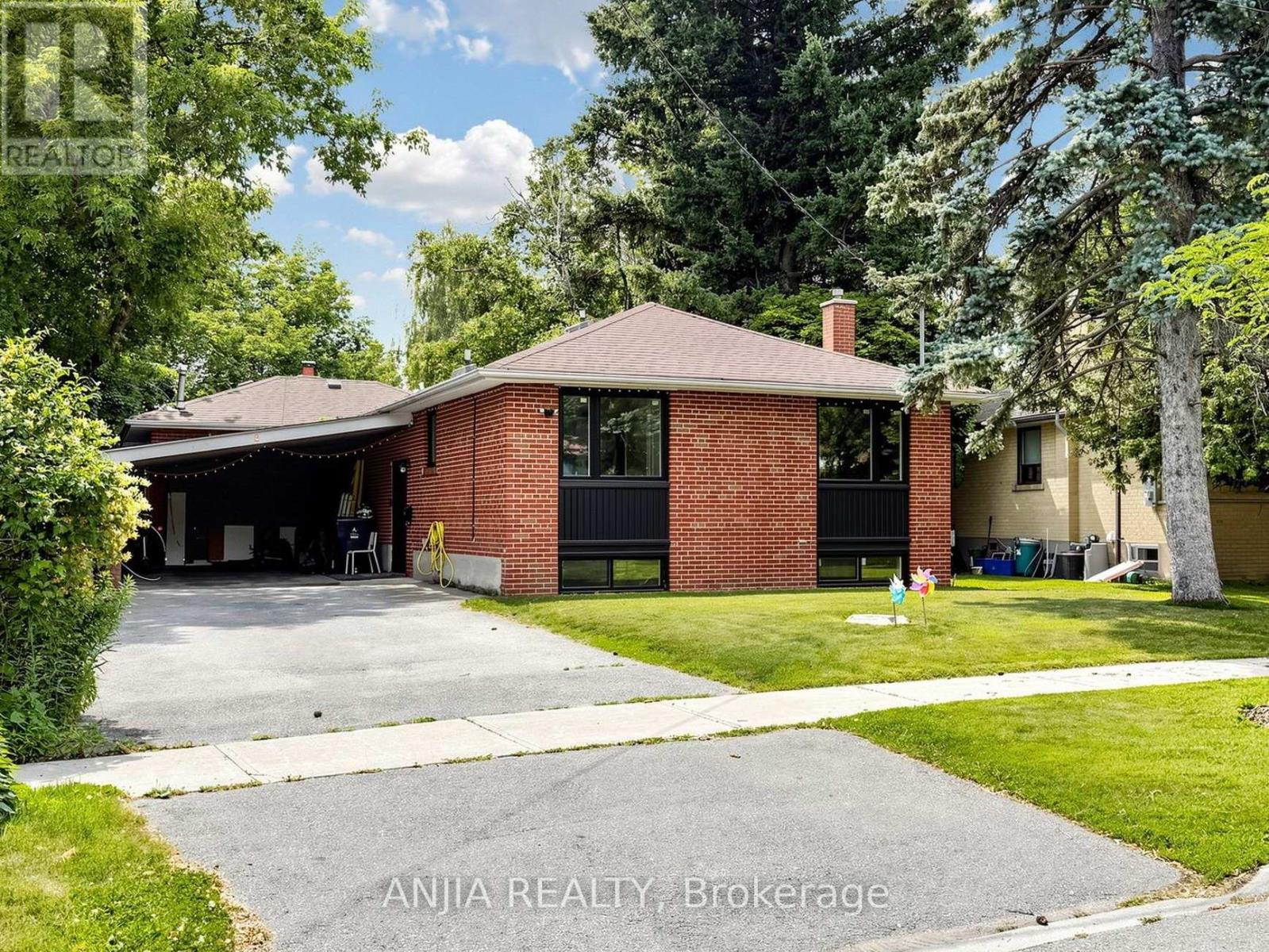 MLS® listing #29991783 for sale located at 8 APPLEFIELD DRIVE