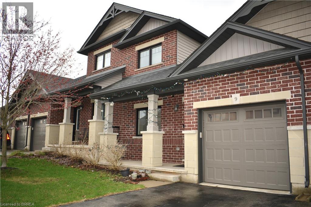MLS® listing #29992109 for sale located at 1 CHAMBERLAIN Avenue Unit# 9