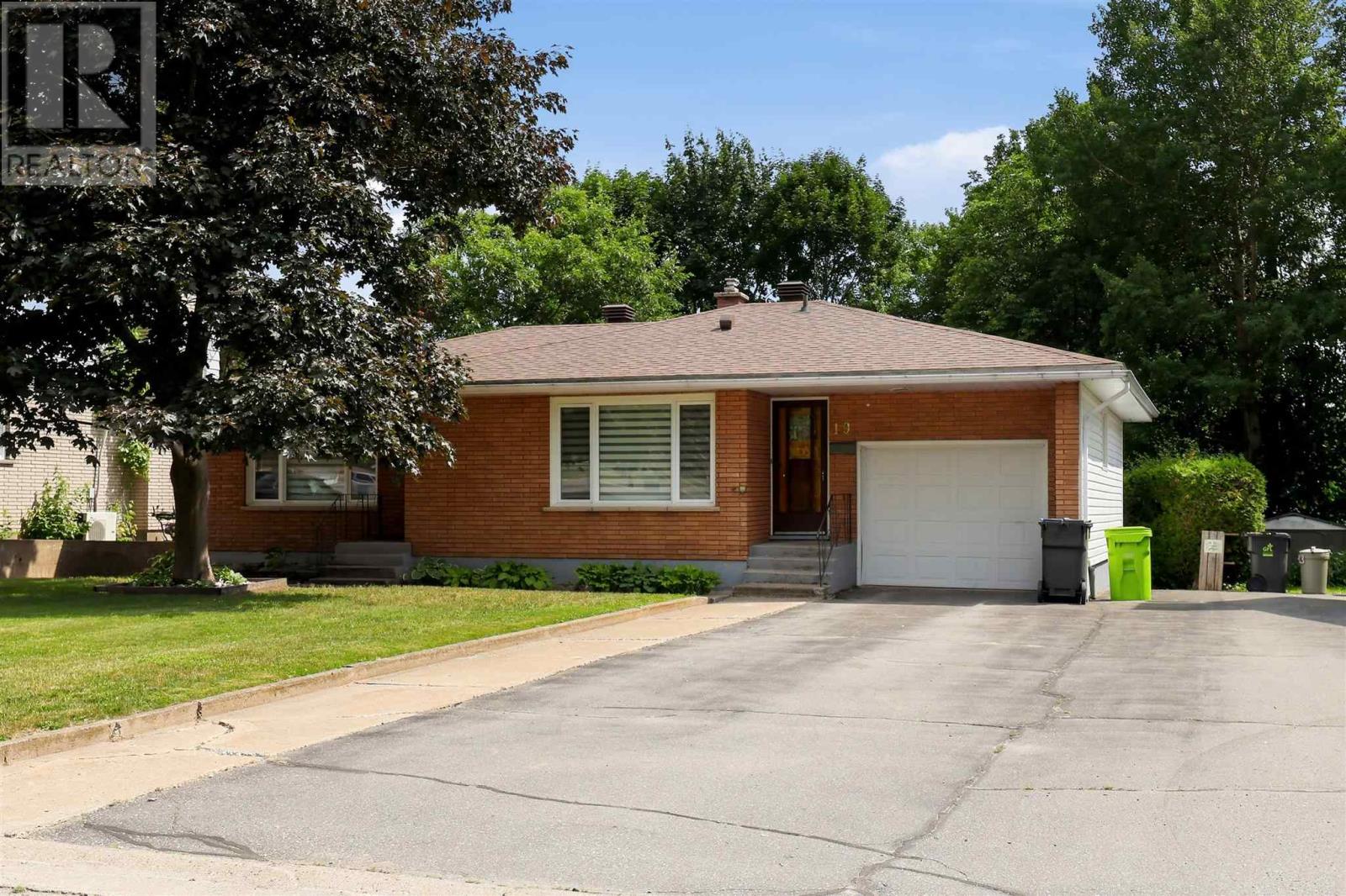 MLS® listing #29992116 for sale located at 19 Grandriver CRES