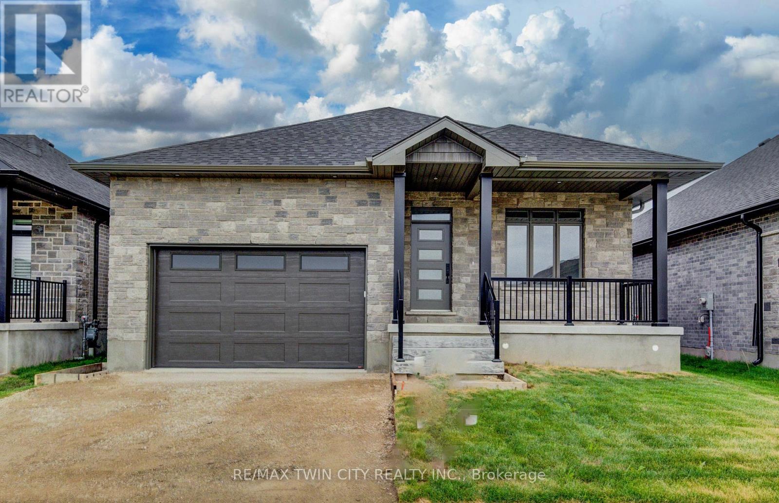 MLS® listing #29992247 for sale located at 68 WEYMOUTH STREET