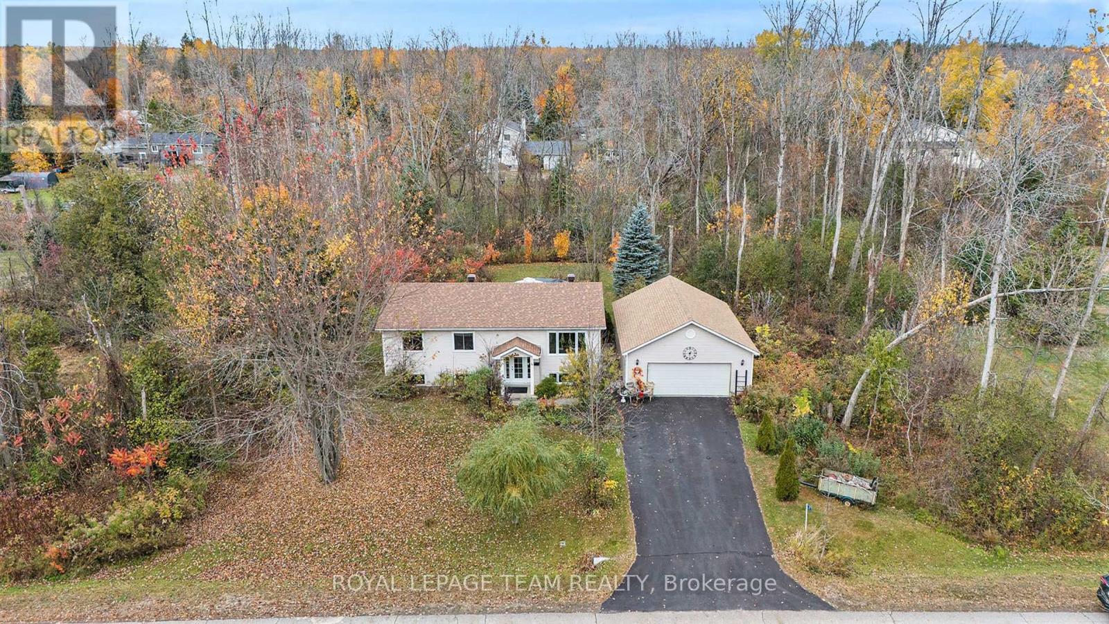MLS® listing #29992349 for sale located at 4 BLACK WALNUT ROAD