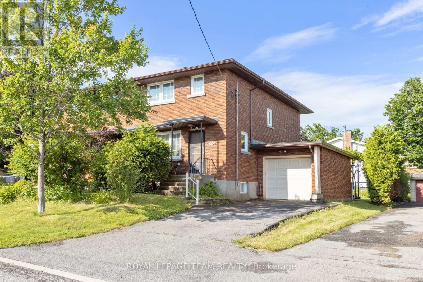 MLS® listing #29992630 for sale located at 1020 RIDDELL AVENUE S