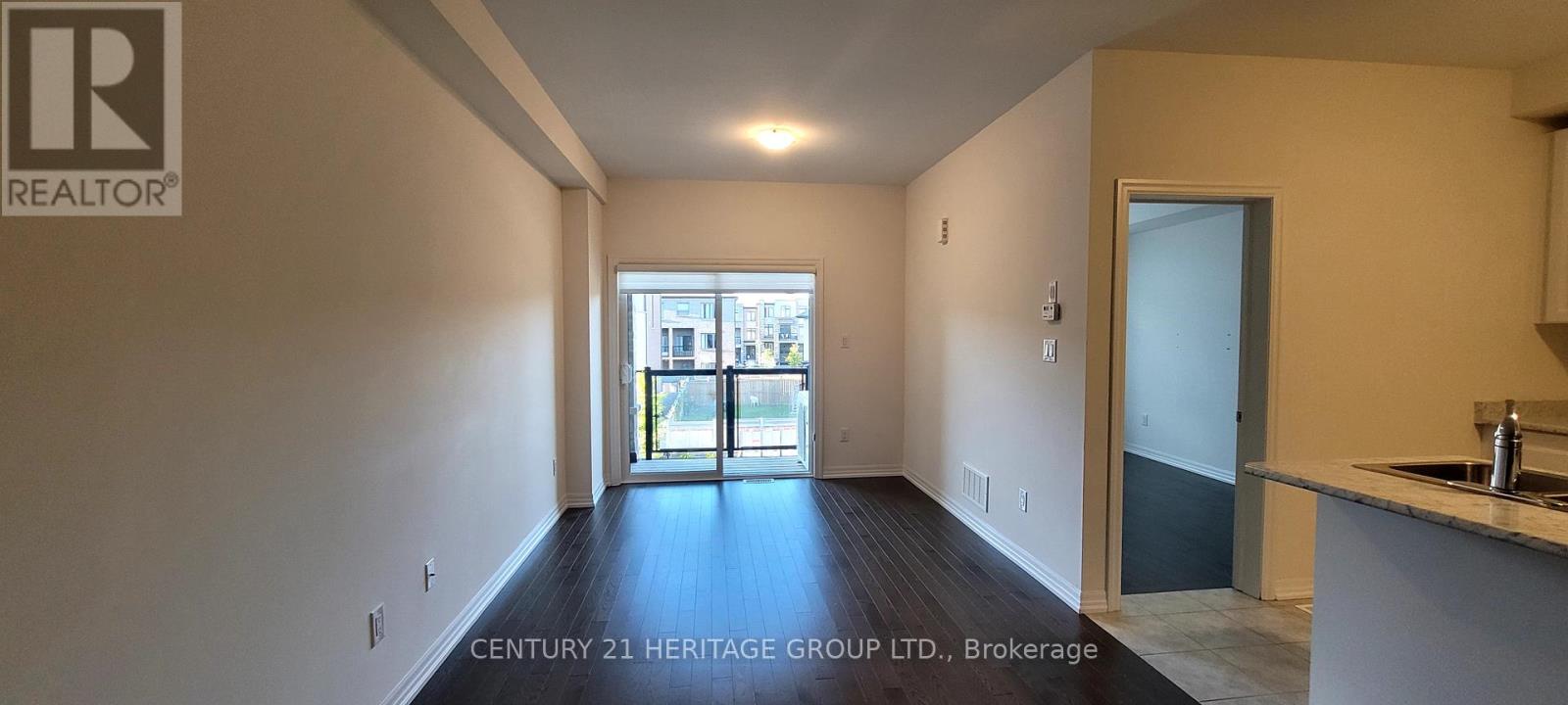 MLS® listing #29992661 for sale located at 5 VANTAGE LOOP