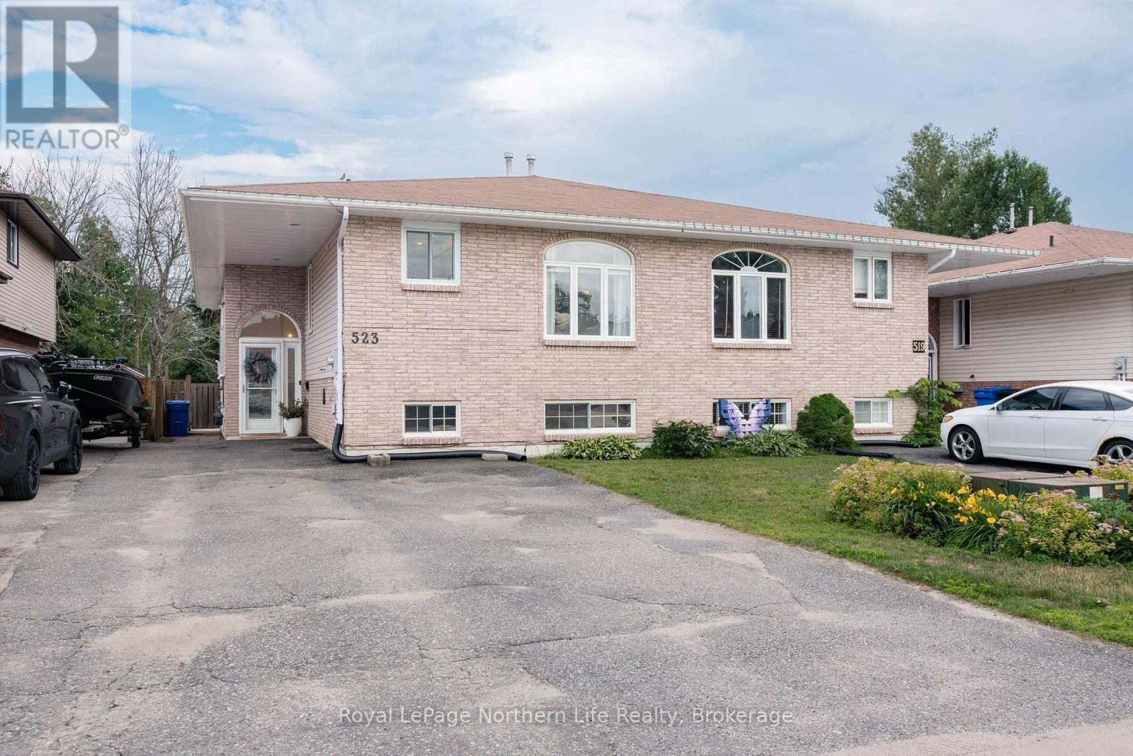 MLS® listing #29992990 for sale located at 523 BROMLEY AVENUE