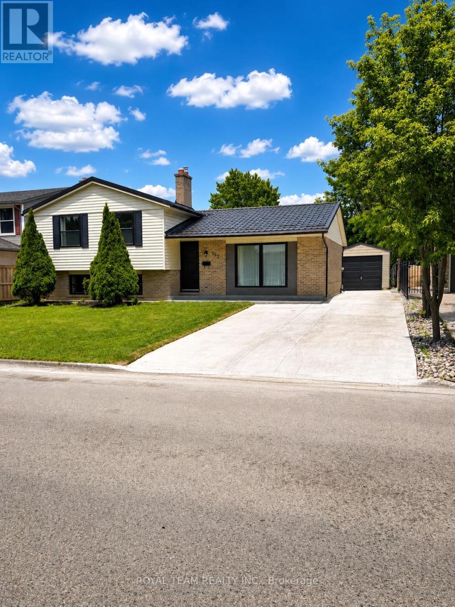 MLS® listing #29995165 for sale located at 653 STEEPLECHASE DRIVE