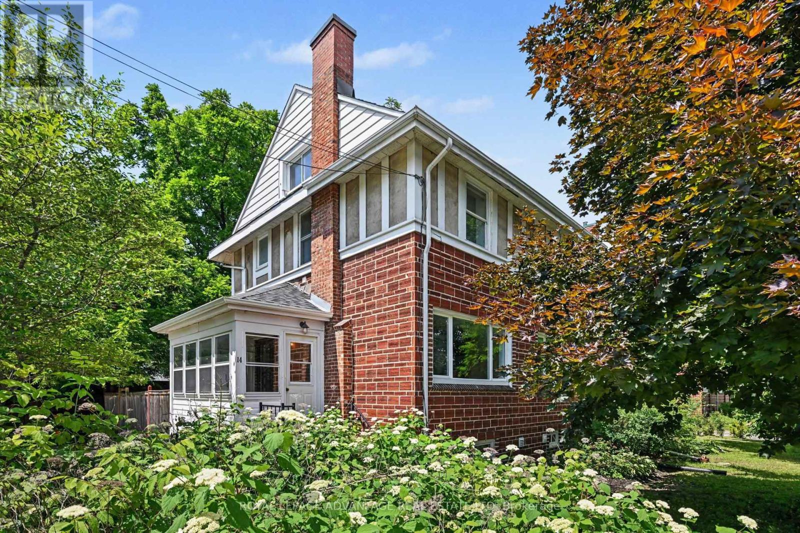 MLS® listing #29995216 for sale located at 14 BECKWITH STREET E