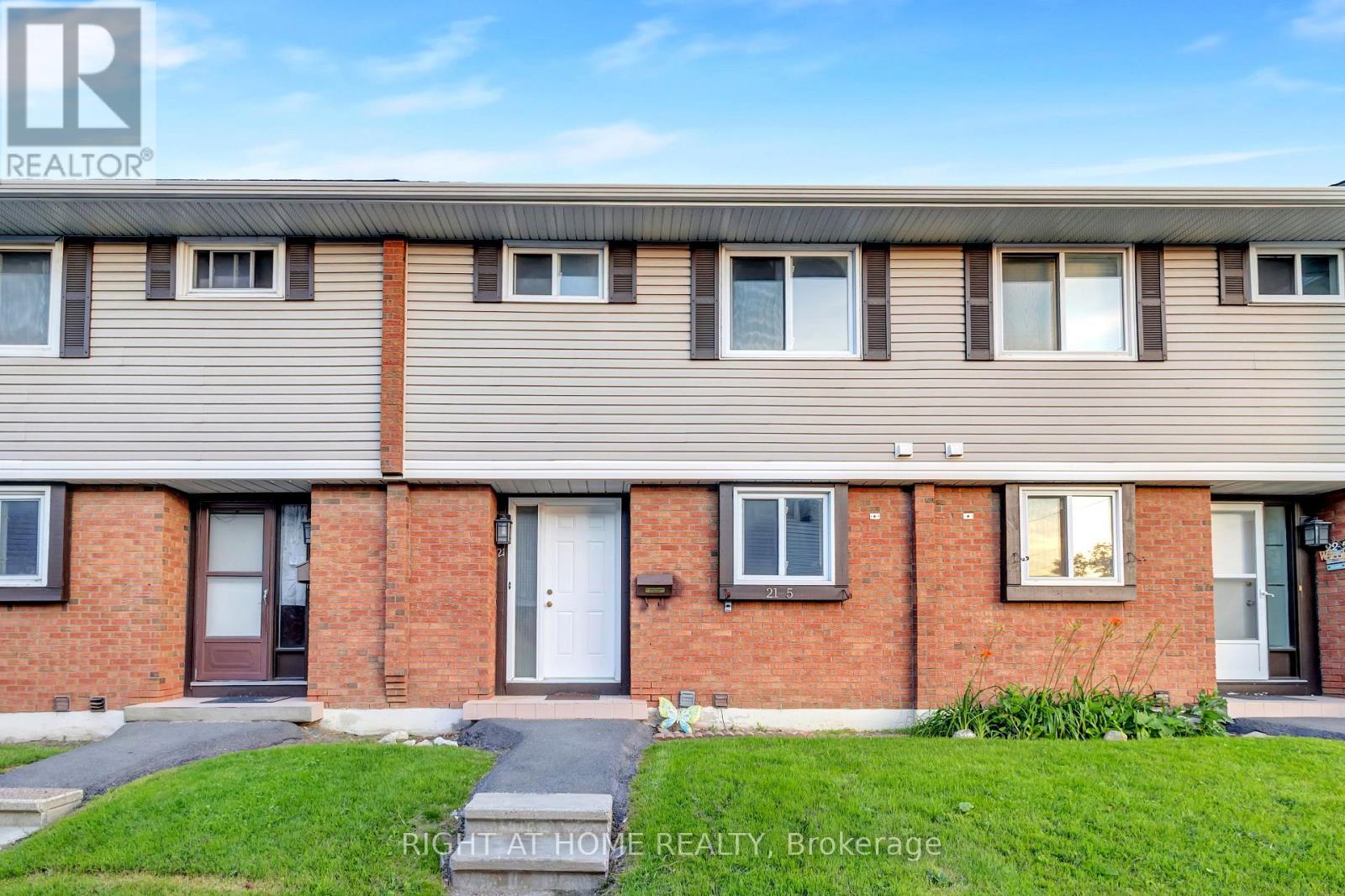 MLS® listing #29997642 for sale located at 21 - 5 HADLEY CIRCLE