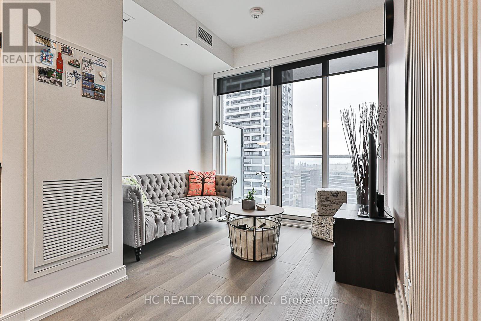 MLS® listing #29997648 for sale located at 3912 - 3 GLOUCESTER STREET