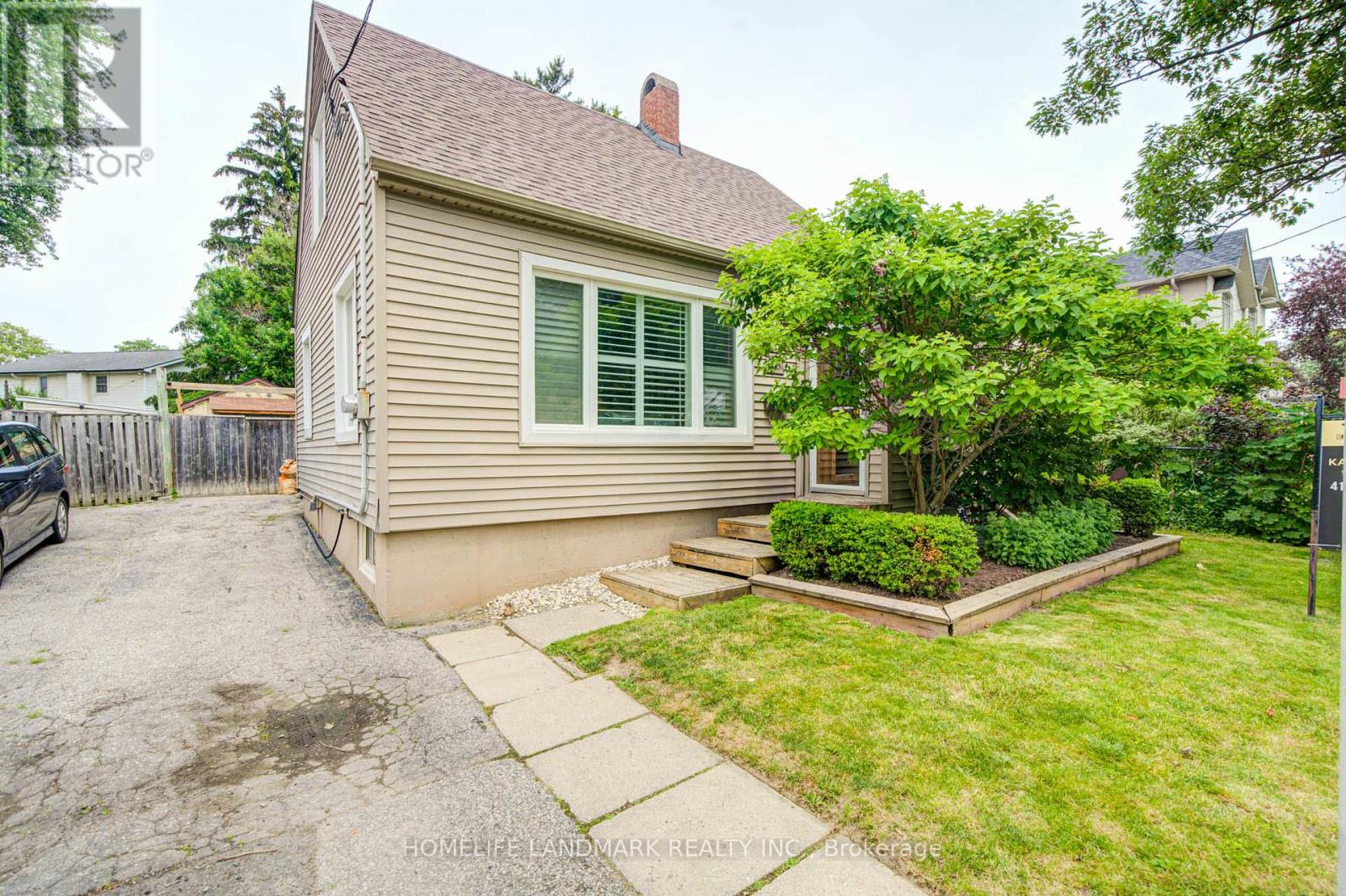 MLS® listing #29997659 for sale located at 16 WARVET CRESCENT