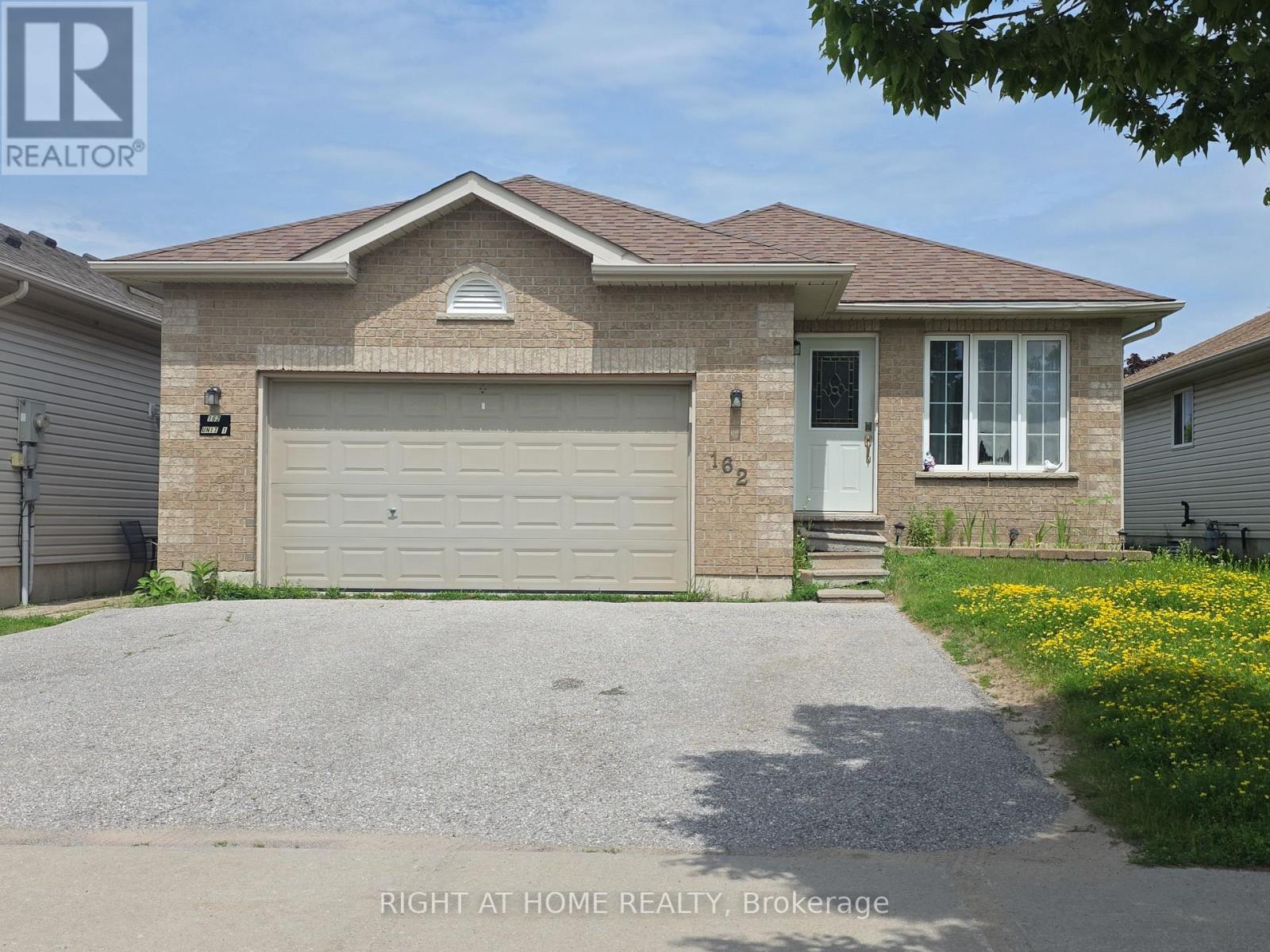 MLS® listing #29997669 for sale located at 162 HANMER STREET E