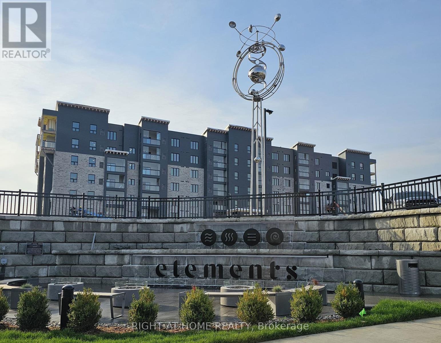 MLS® listing #29997670 for sale located at 405 - 15 KNEESHAW DRIVE